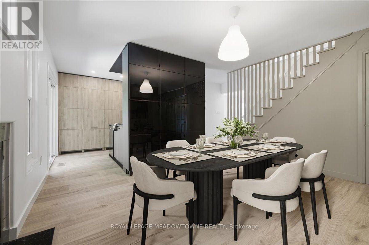 2068 Broadleaf Crescent, Burlington, ON - Indoor Photo Showing Dining Room
