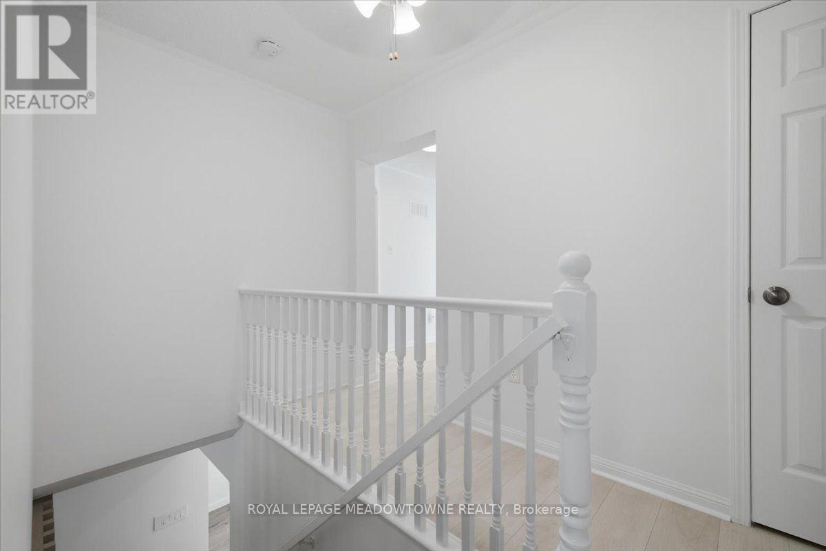 2068 Broadleaf Crescent, Burlington, ON - Indoor Photo Showing Other Room