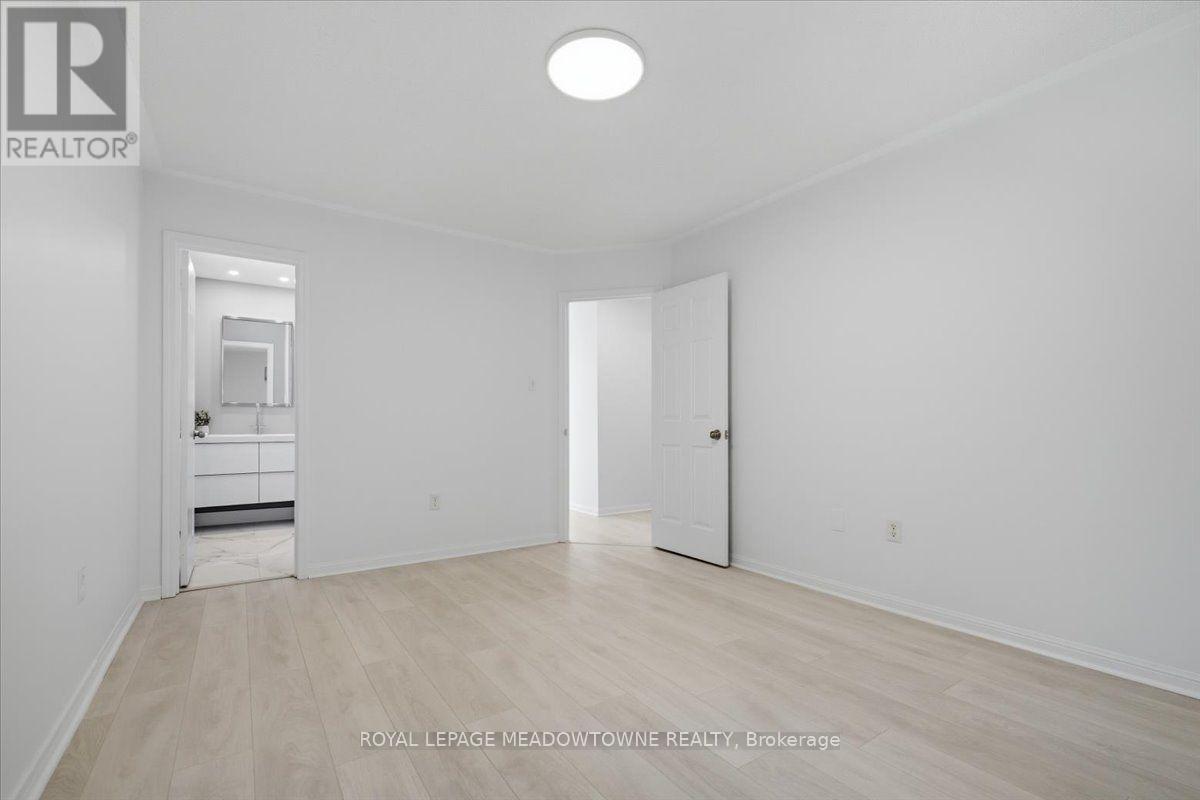 2068 Broadleaf Crescent, Burlington, ON - Indoor Photo Showing Other Room