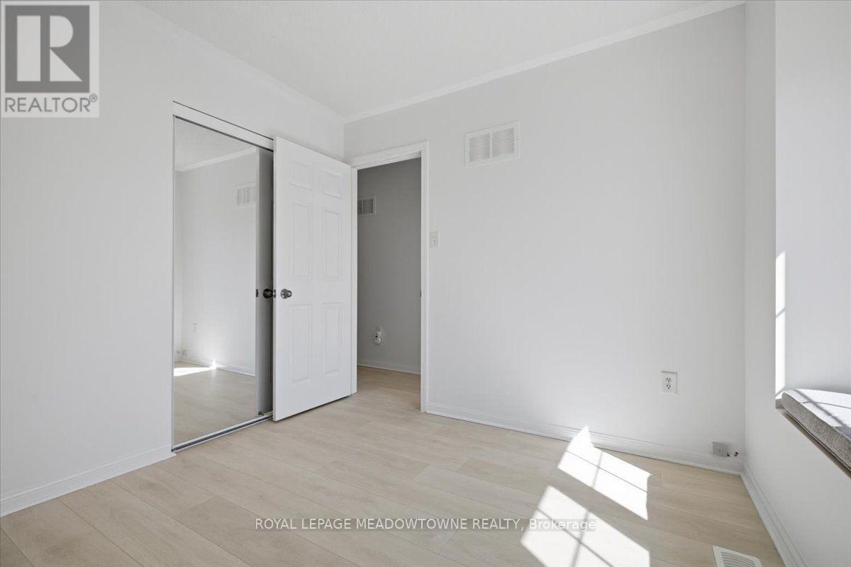 2068 Broadleaf Crescent, Burlington, ON - Indoor Photo Showing Other Room