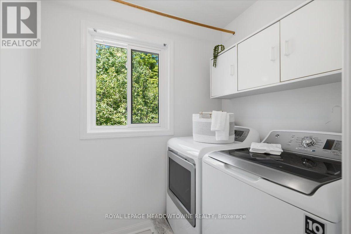 2068 Broadleaf Crescent, Burlington, ON - Indoor Photo Showing Laundry Room