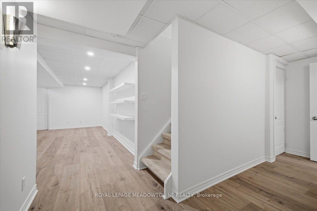 2068 Broadleaf Crescent, Burlington, ON - Indoor Photo Showing Other Room