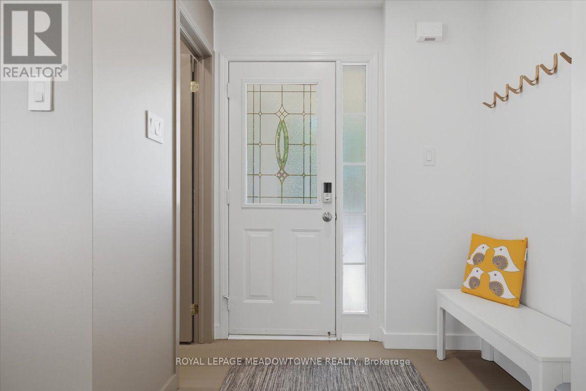 2068 Broadleaf Crescent, Burlington, ON - Indoor Photo Showing Other Room