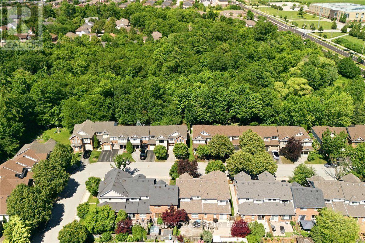 2068 Broadleaf Crescent, Burlington, ON - Outdoor With View
