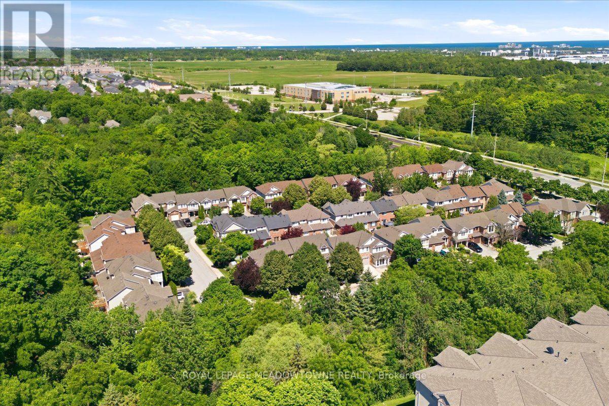 2068 Broadleaf Crescent, Burlington, ON - Outdoor With View