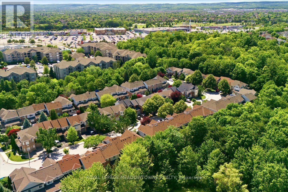 2068 Broadleaf Crescent, Burlington, ON - Outdoor With View