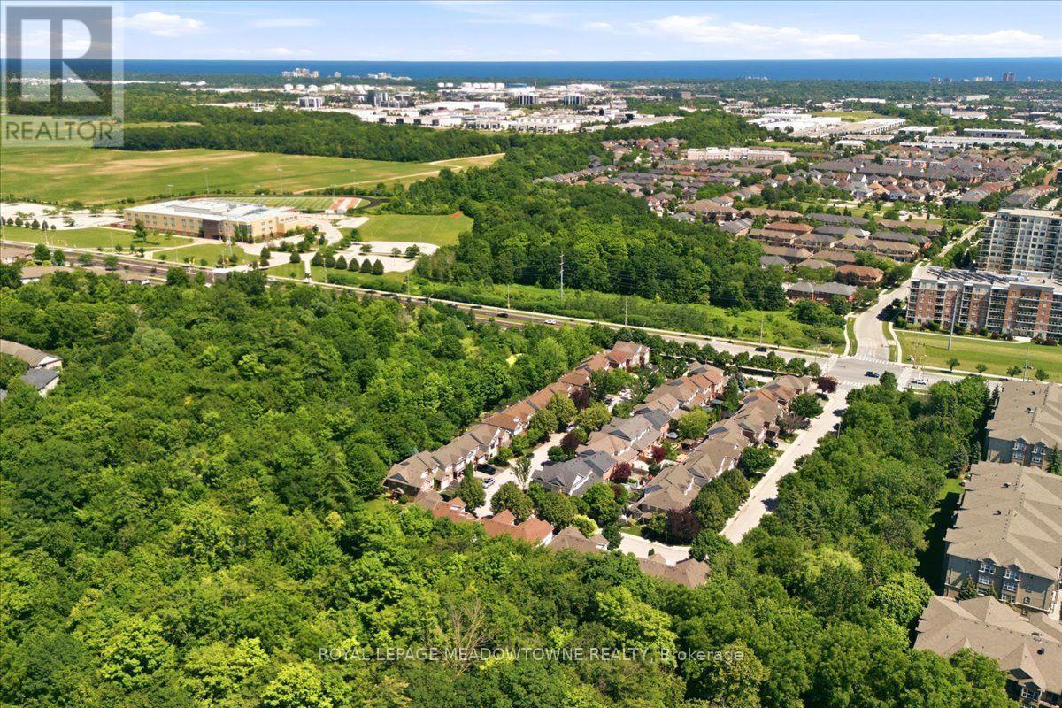 2068 Broadleaf Crescent, Burlington, ON - Outdoor With View