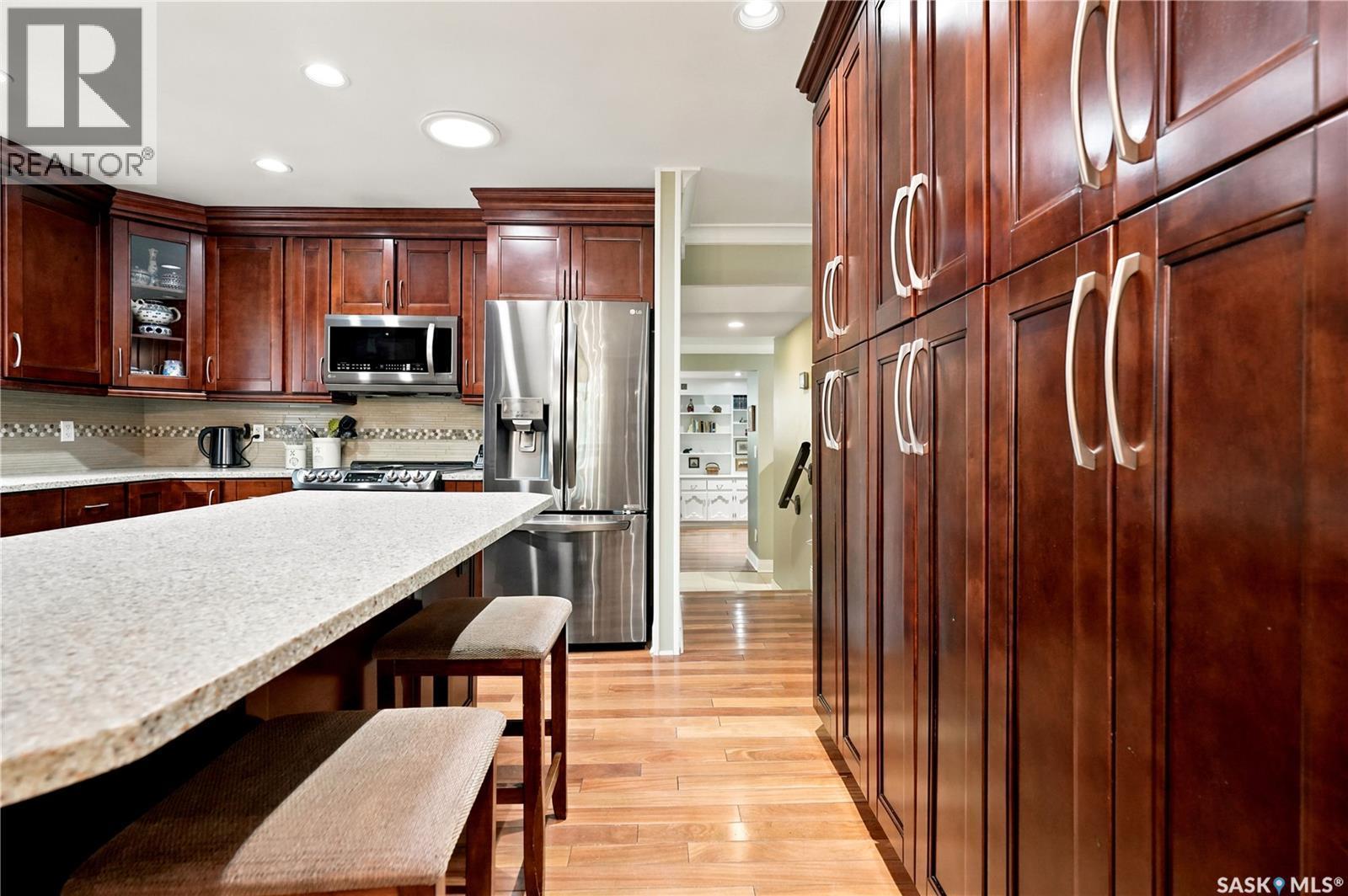 22 Wesson Bay, Regina, SK - Indoor Photo Showing Kitchen With Stainless Steel Kitchen