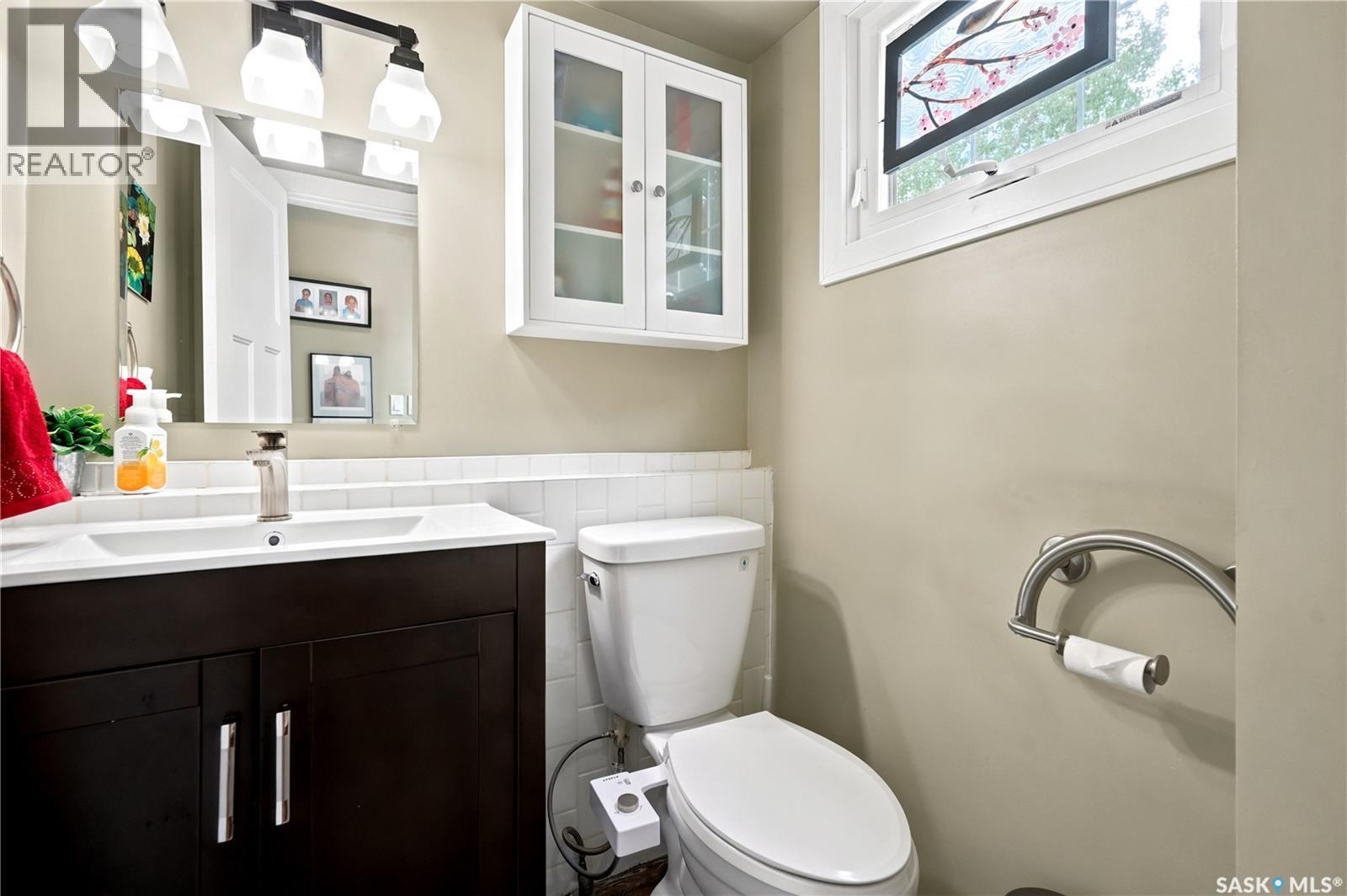 22 Wesson Bay, Regina, SK - Indoor Photo Showing Bathroom