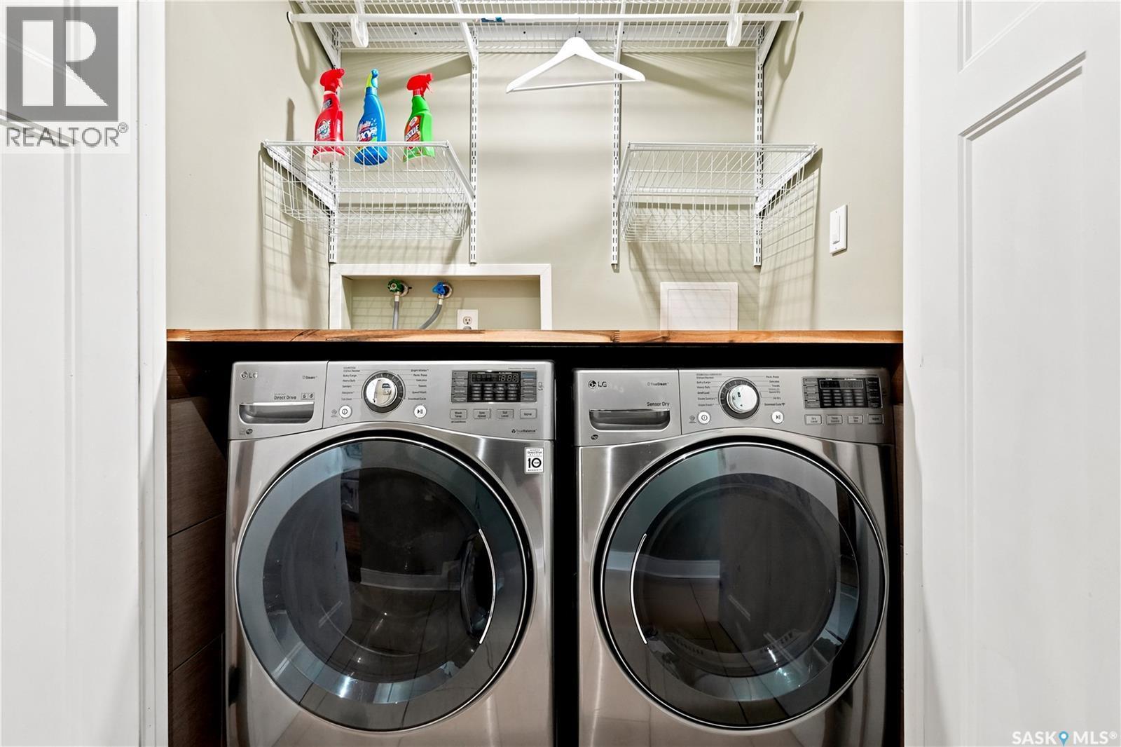 22 Wesson Bay, Regina, SK - Indoor Photo Showing Laundry Room