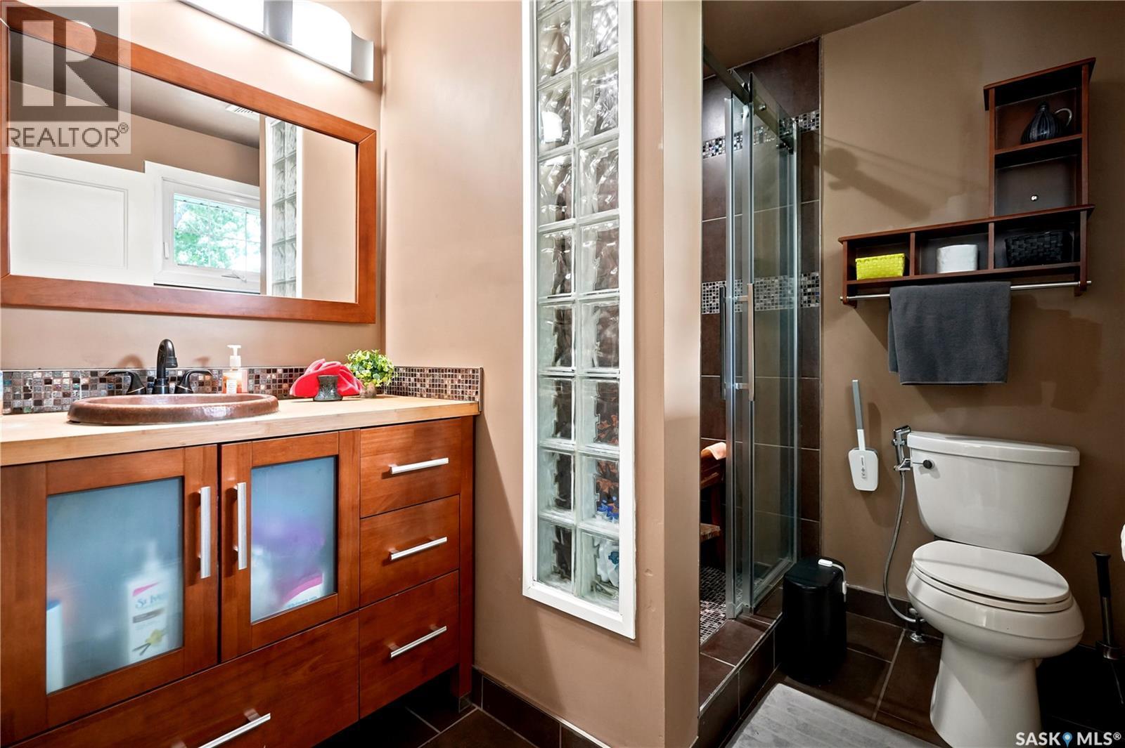 22 Wesson Bay, Regina, SK - Indoor Photo Showing Bathroom