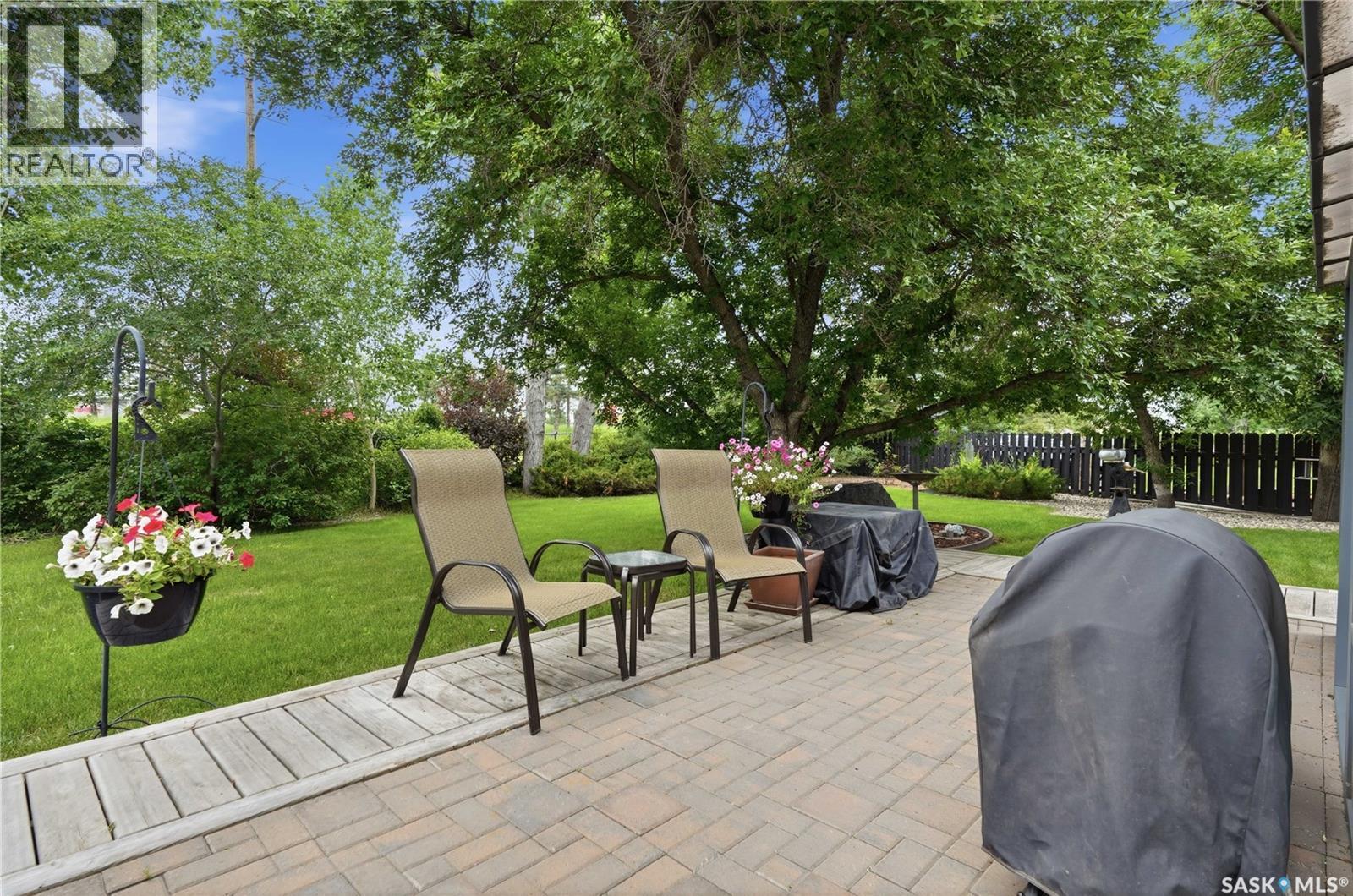 22 Wesson Bay, Regina, SK - Outdoor With Deck Patio Veranda