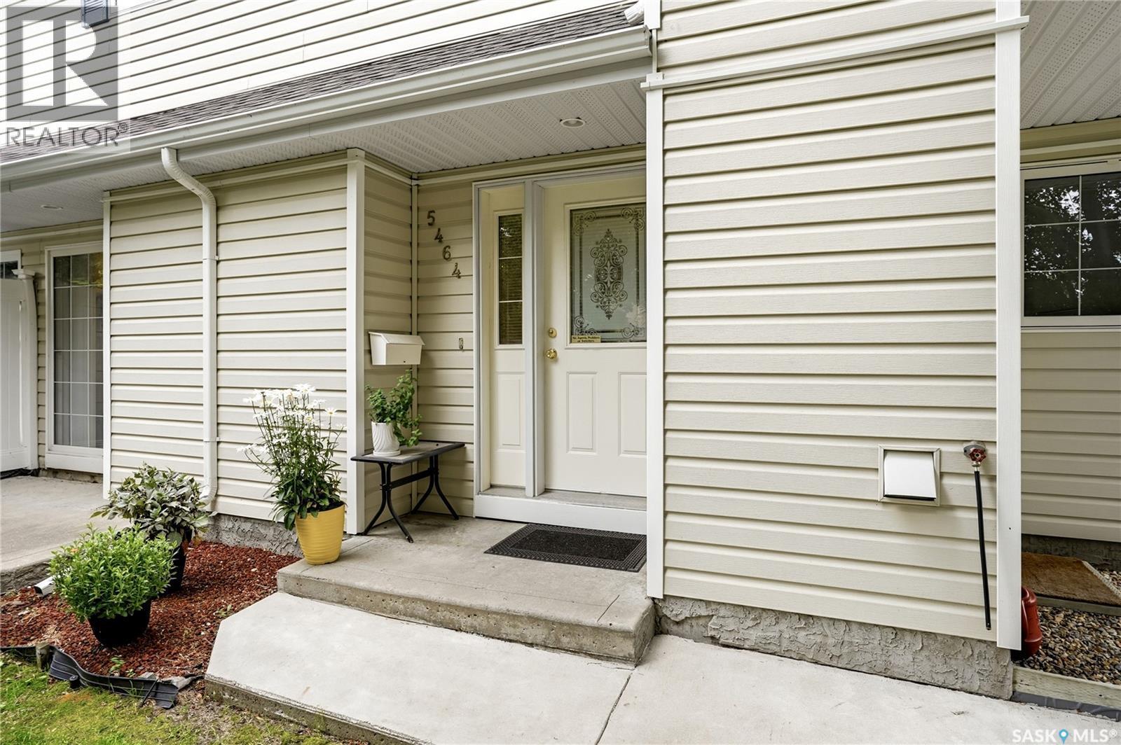5464 Rochdale Boulevard, Regina, SK - Outdoor With Exterior