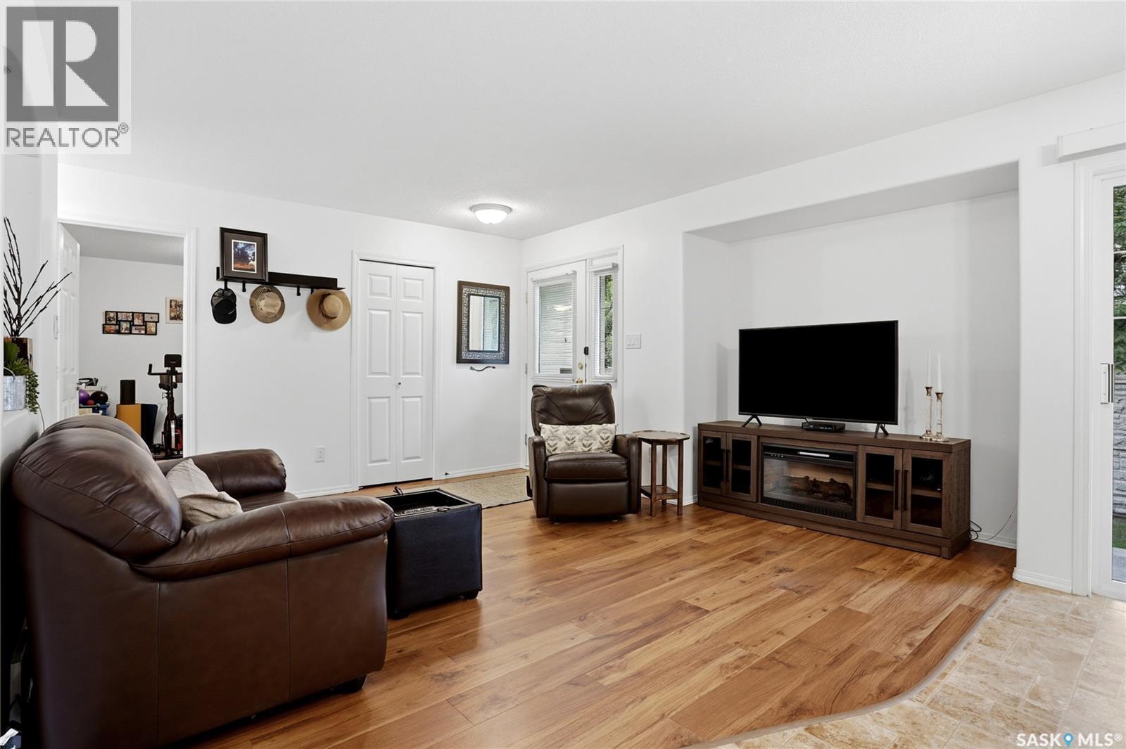 5464 Rochdale Boulevard, Regina, SK - Indoor Photo Showing Living Room