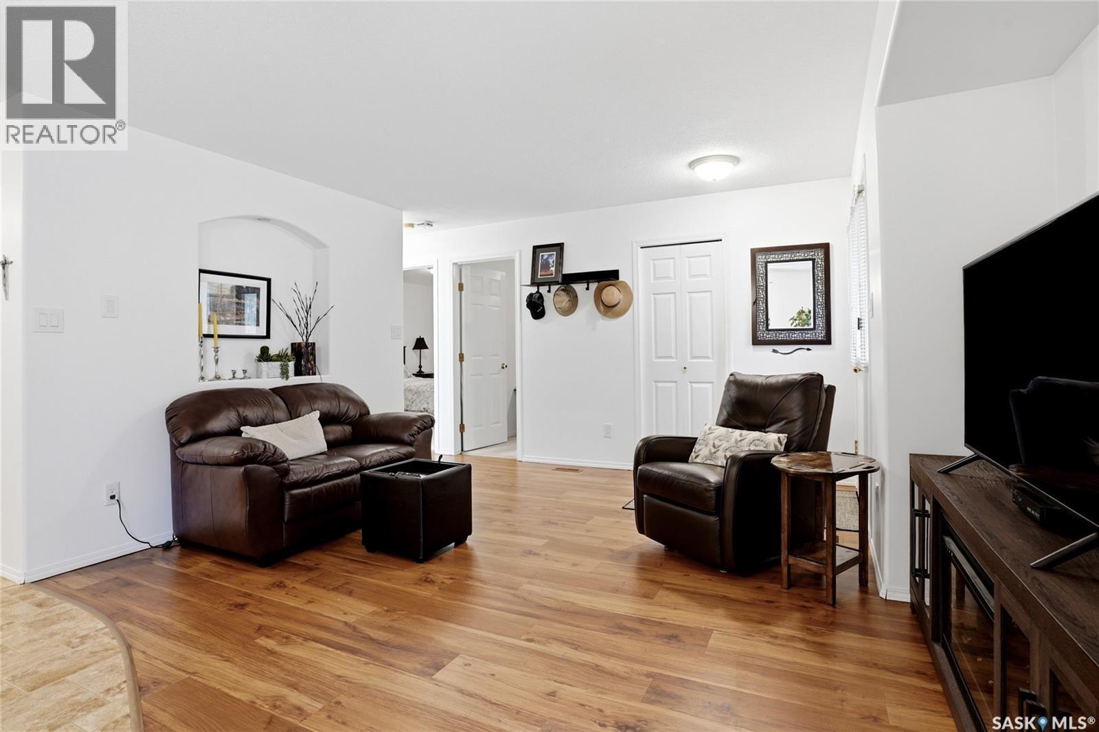 5464 Rochdale Boulevard, Regina, SK - Indoor Photo Showing Living Room