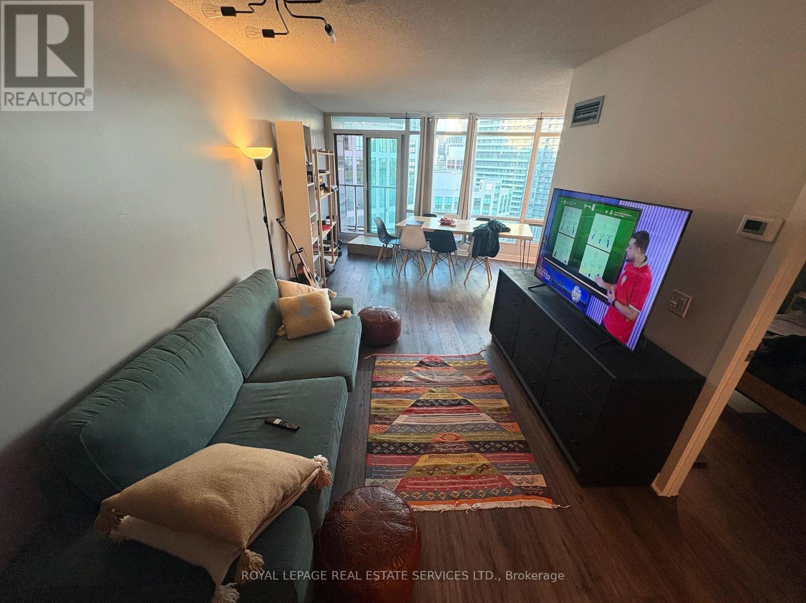 1802 - 361 Front Street W, Toronto, ON - Indoor Photo Showing Living Room