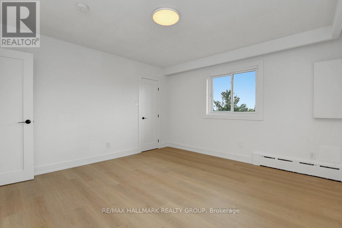 269 Michel Circle, Ottawa, ON - Indoor Photo Showing Other Room