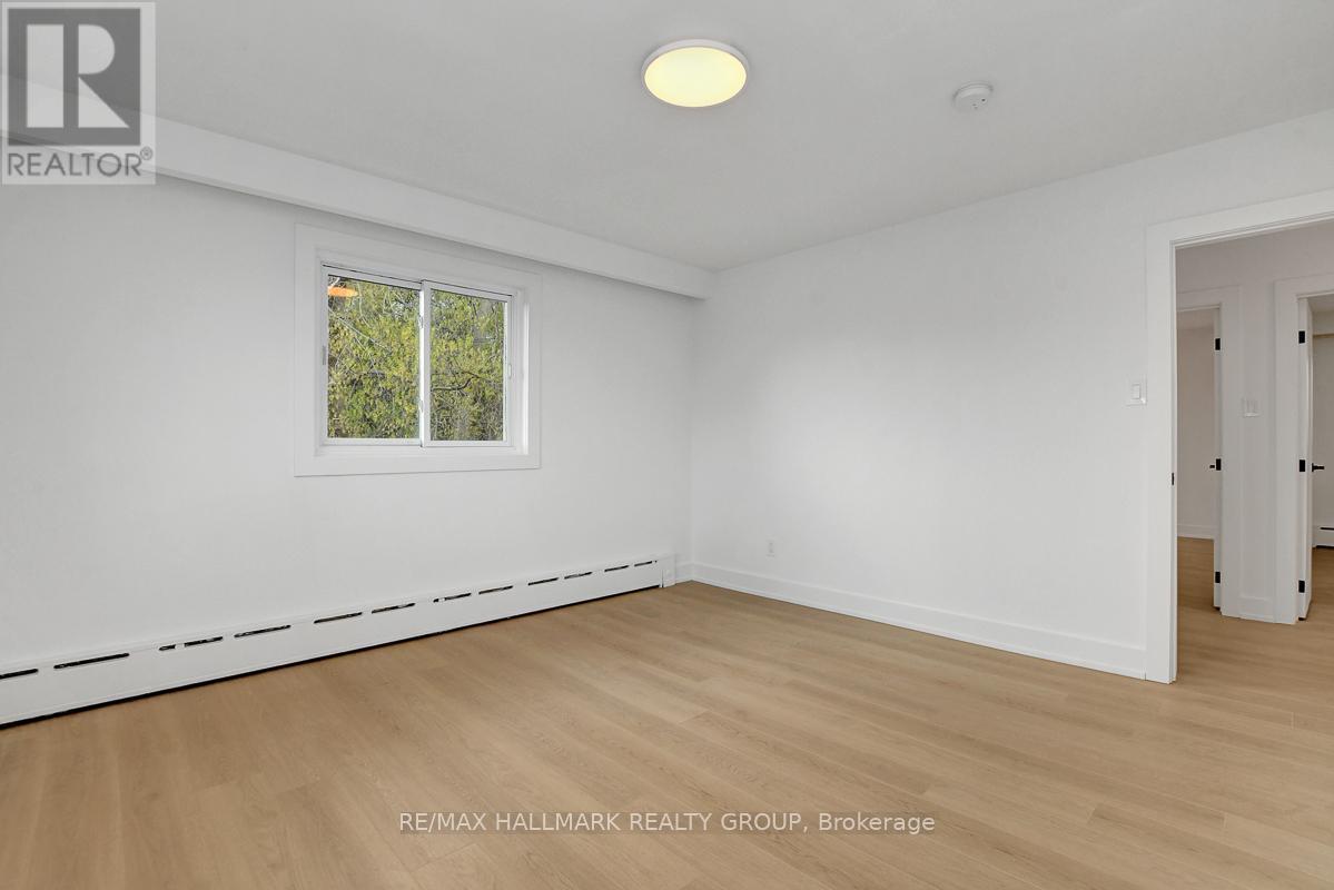 269 Michel Circle, Ottawa, ON - Indoor Photo Showing Other Room
