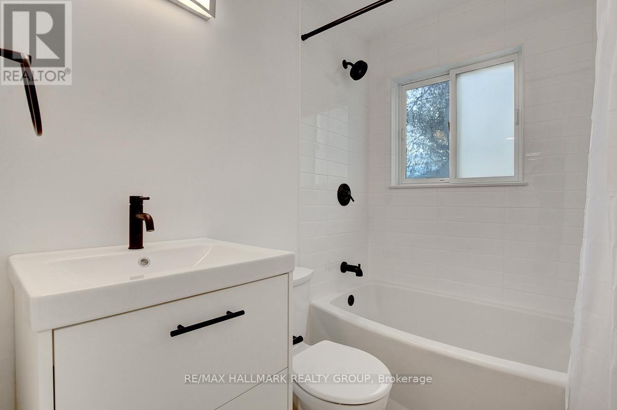 269 Michel Circle, Ottawa, ON - Indoor Photo Showing Bathroom