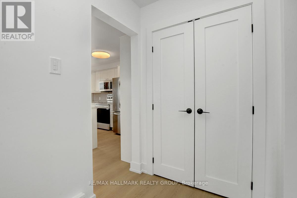 269 Michel Circle, Ottawa, ON - Indoor Photo Showing Other Room