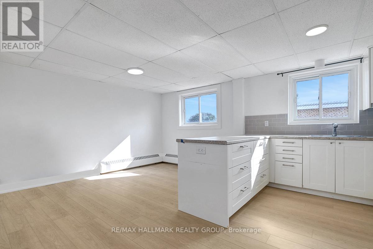 269 Michel Circle, Ottawa, ON - Indoor Photo Showing Kitchen