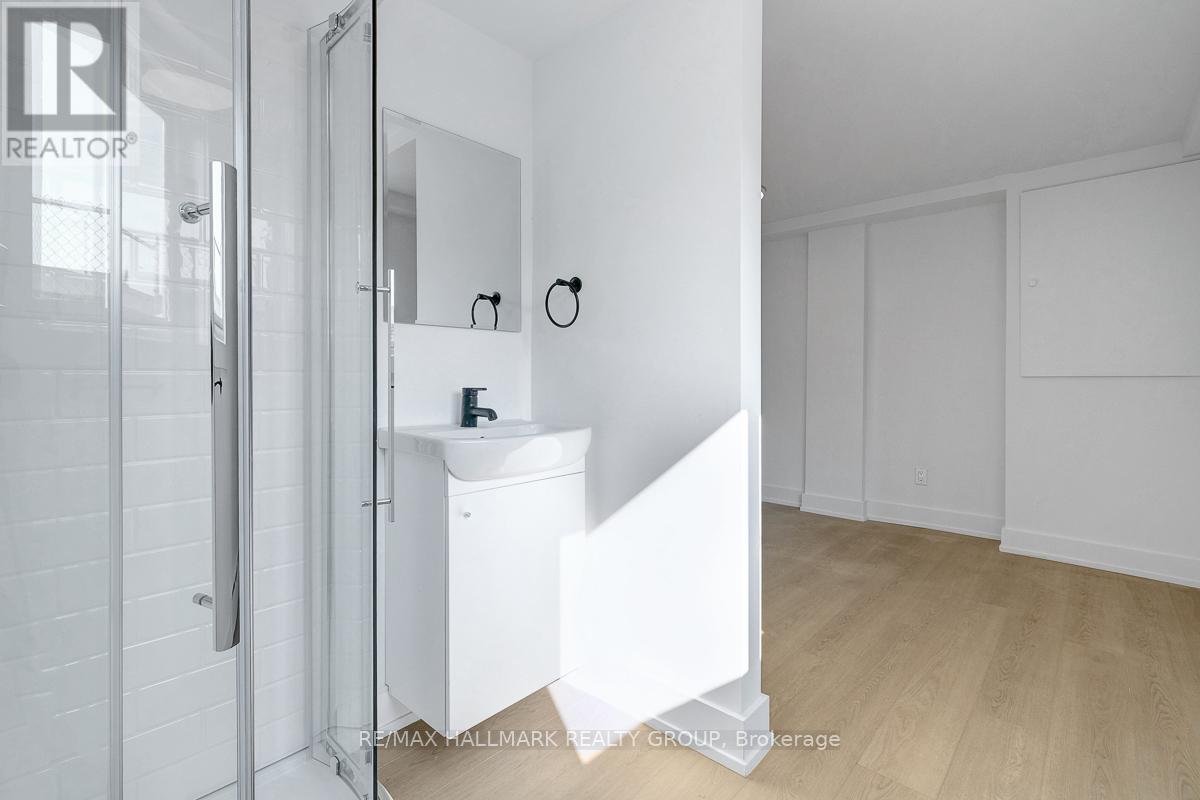269 Michel Circle, Ottawa, ON - Indoor Photo Showing Bathroom