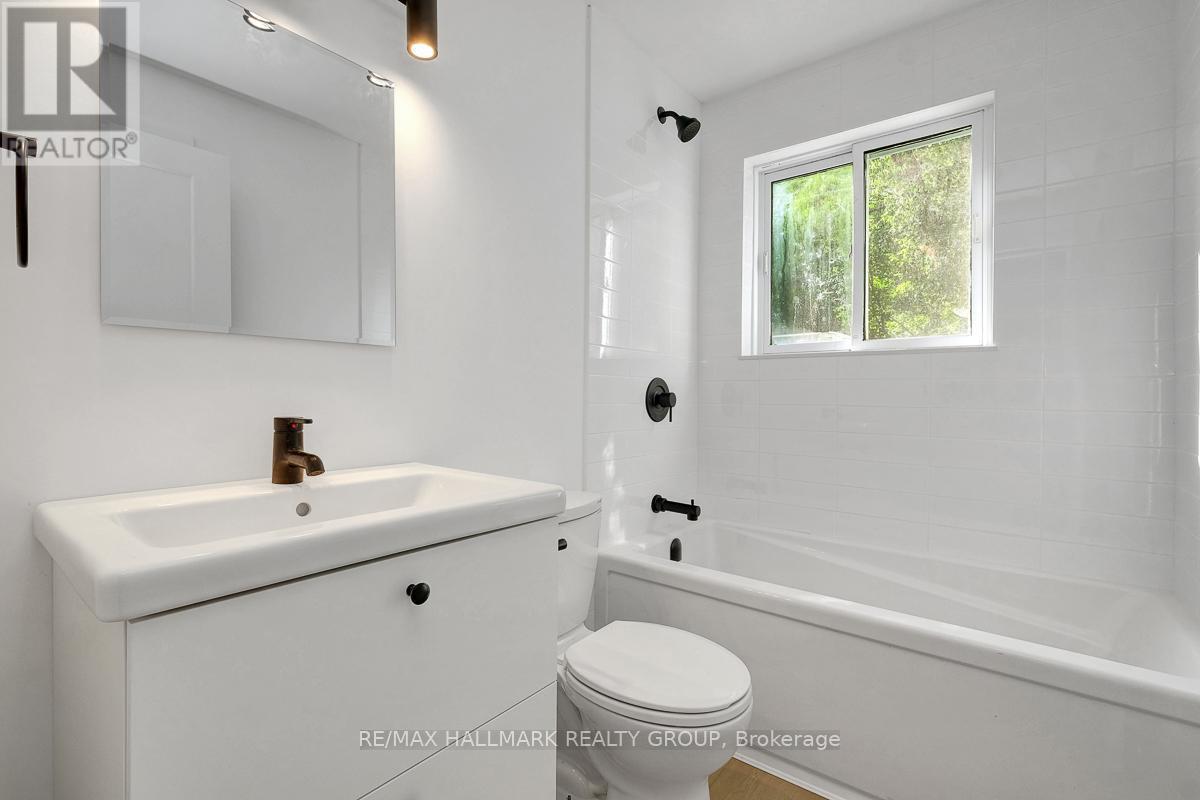 269 Michel Circle, Ottawa, ON - Indoor Photo Showing Bathroom