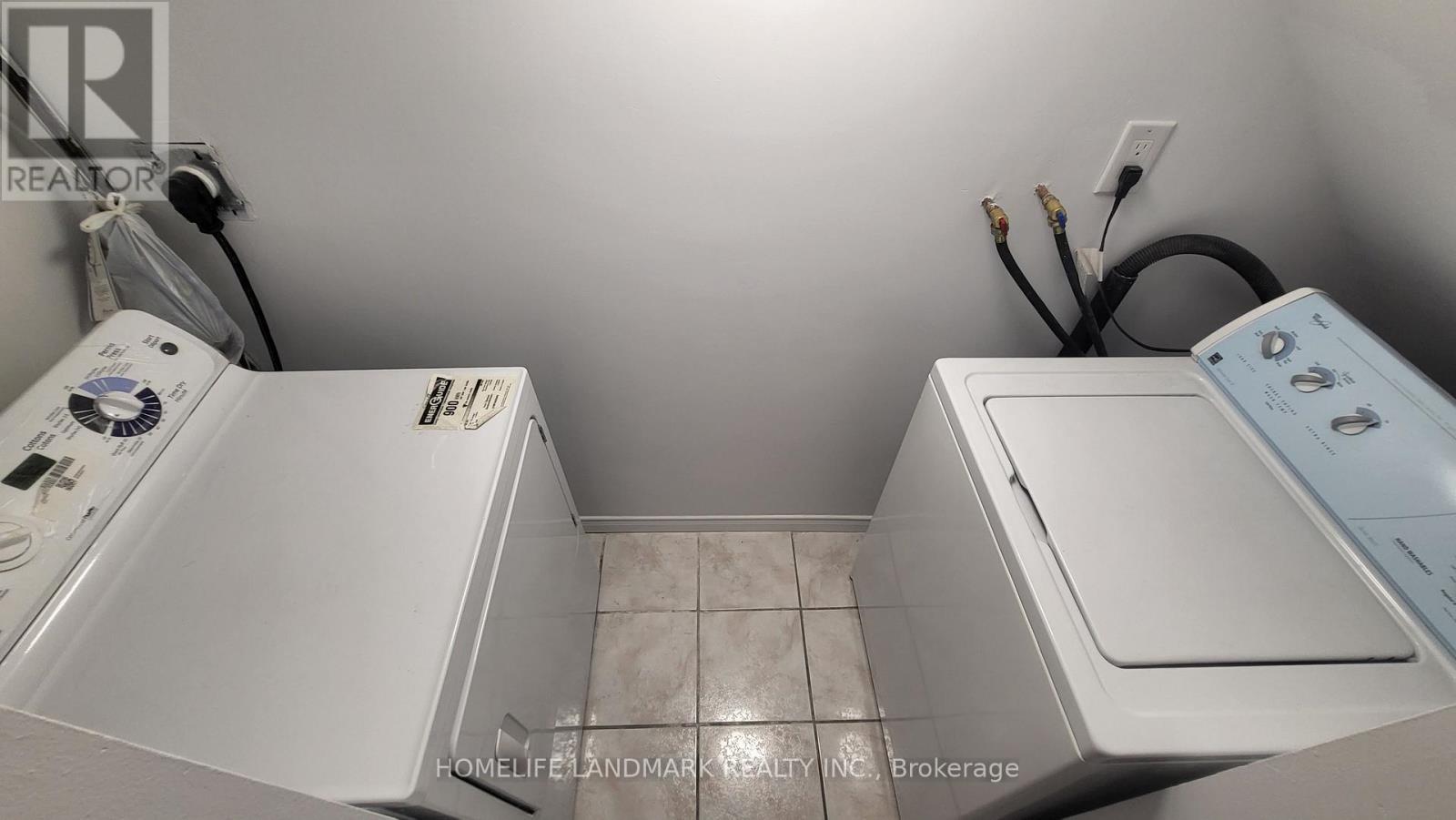 75 Maitland Drive, Markham, ON - Indoor Photo Showing Laundry Room