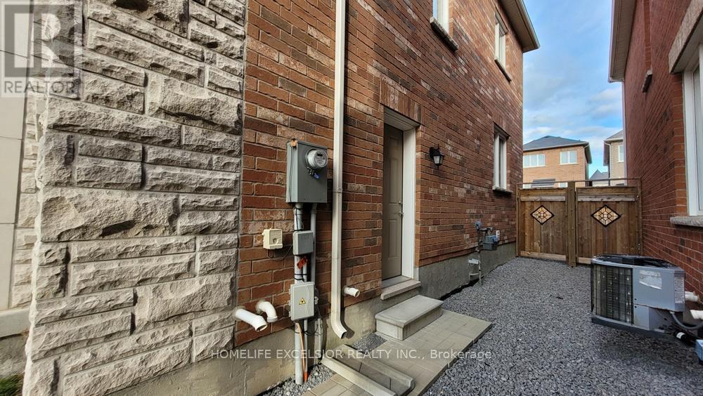 130 Major Crescent, Aurora, ON - Outdoor With Exterior