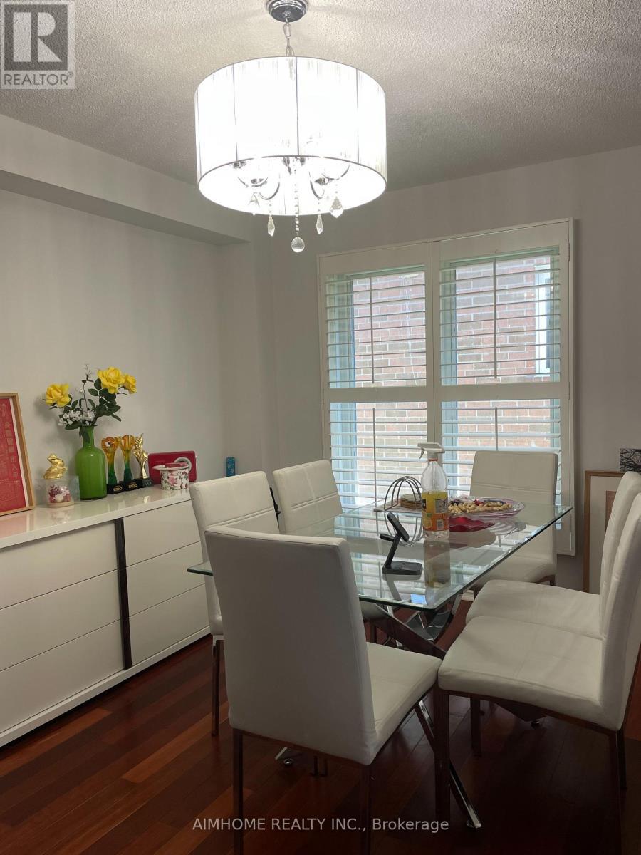 4072 Colonial Drive, Mississauga, ON - Indoor Photo Showing Dining Room