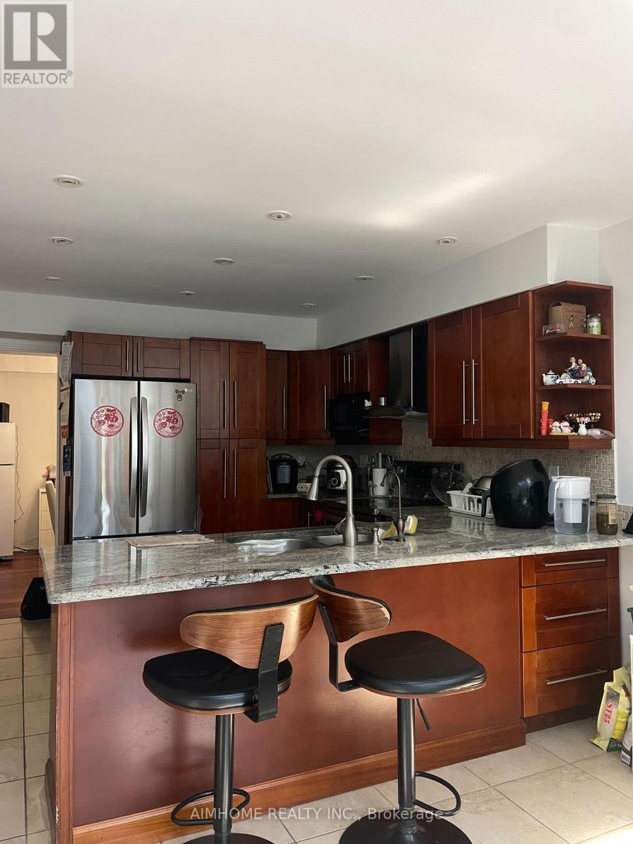 4072 Colonial Drive, Mississauga, ON - Indoor Photo Showing Kitchen With Double Sink
