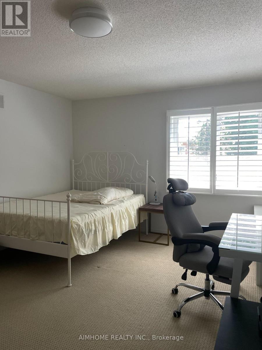 4072 Colonial Drive, Mississauga, ON - Indoor Photo Showing Bedroom