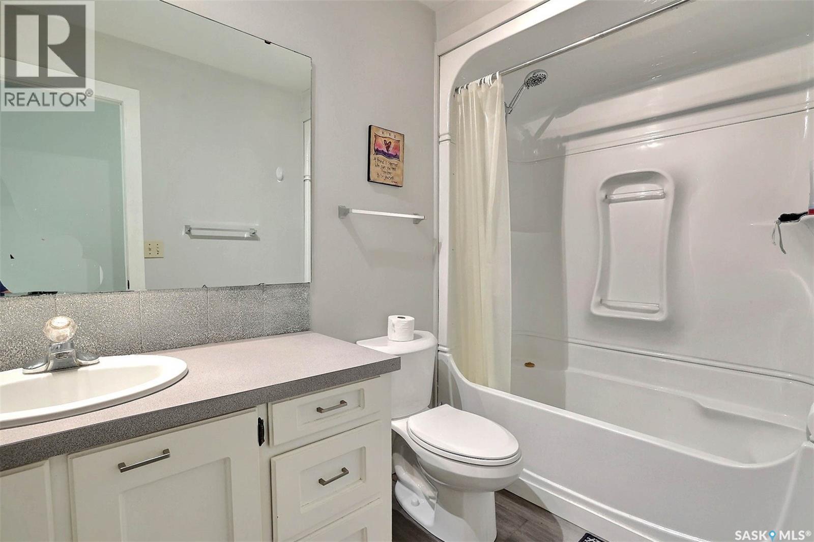 122 Edenwold Crescent, Regina, SK - Indoor Photo Showing Bathroom