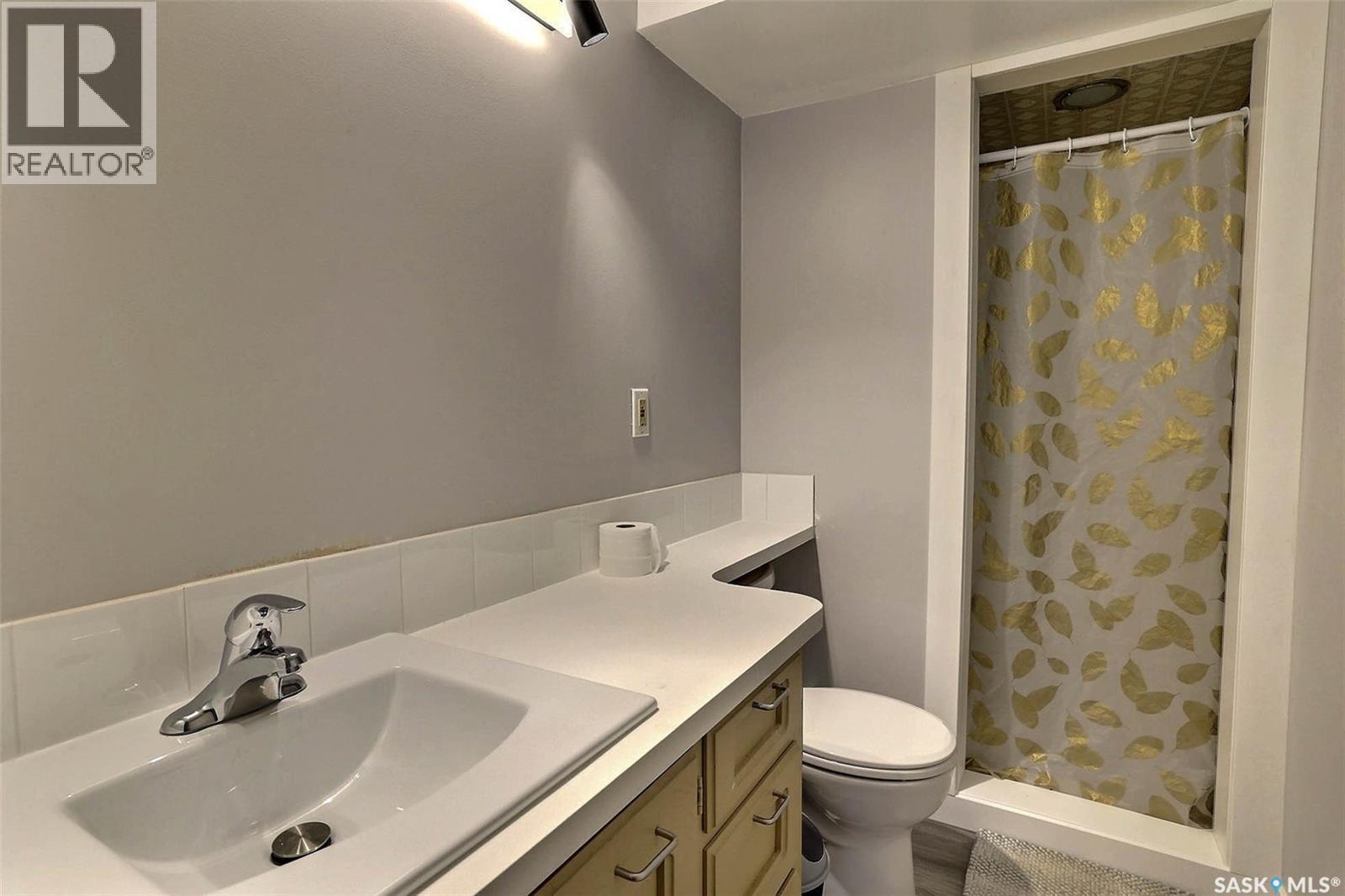122 Edenwold Crescent, Regina, SK - Indoor Photo Showing Bathroom