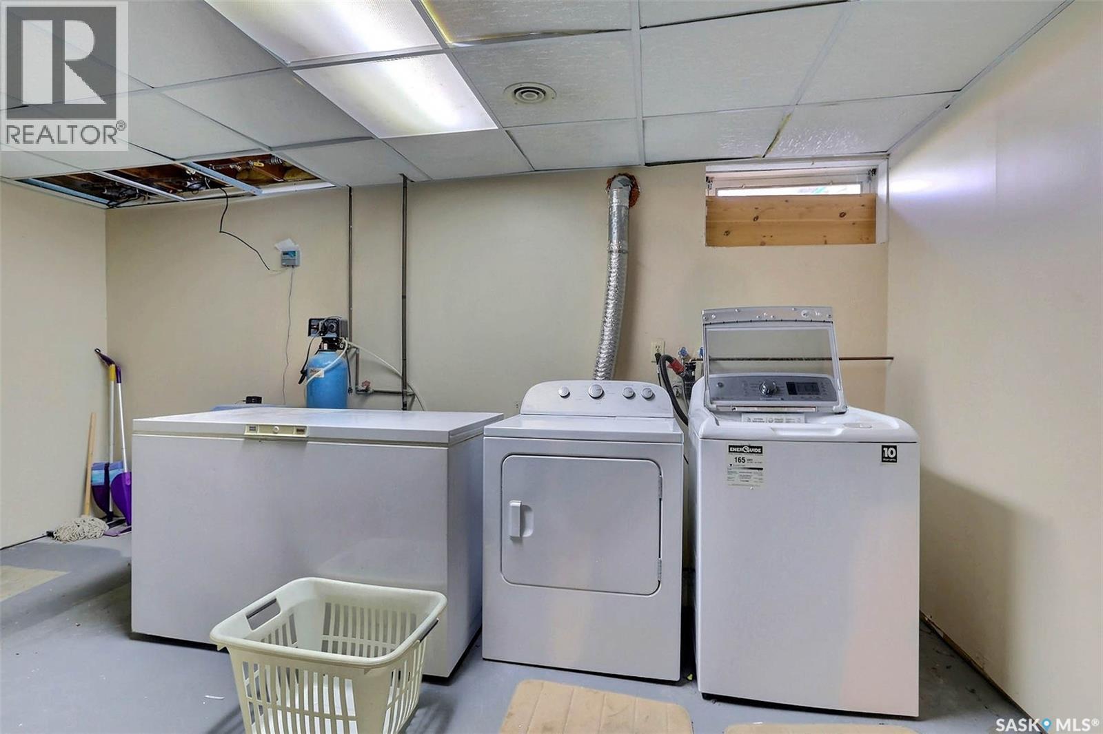 122 Edenwold Crescent, Regina, SK - Indoor Photo Showing Laundry Room