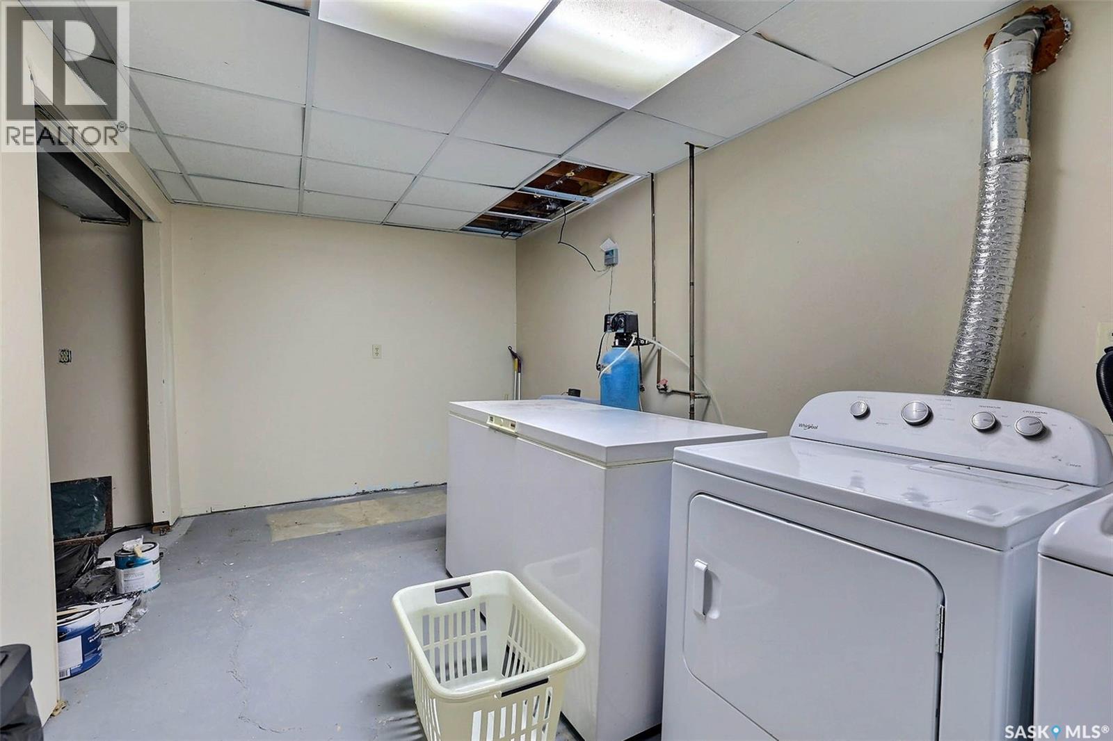 122 Edenwold Crescent, Regina, SK - Indoor Photo Showing Laundry Room