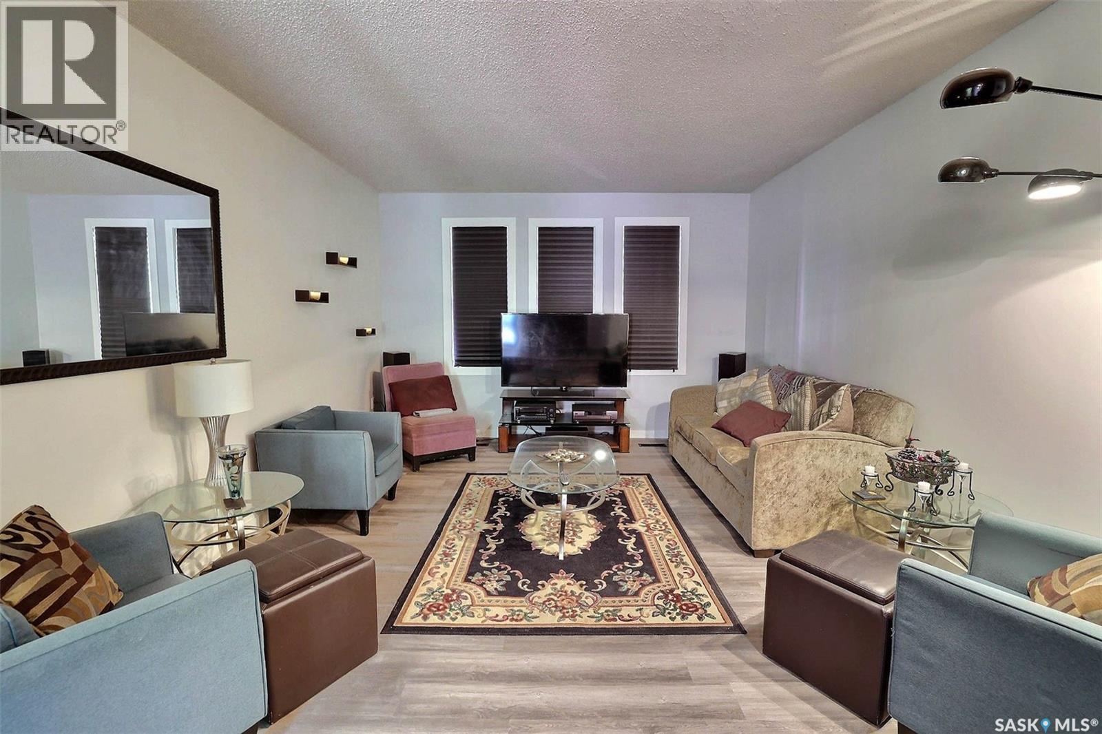 122 Edenwold Crescent, Regina, SK - Indoor Photo Showing Living Room