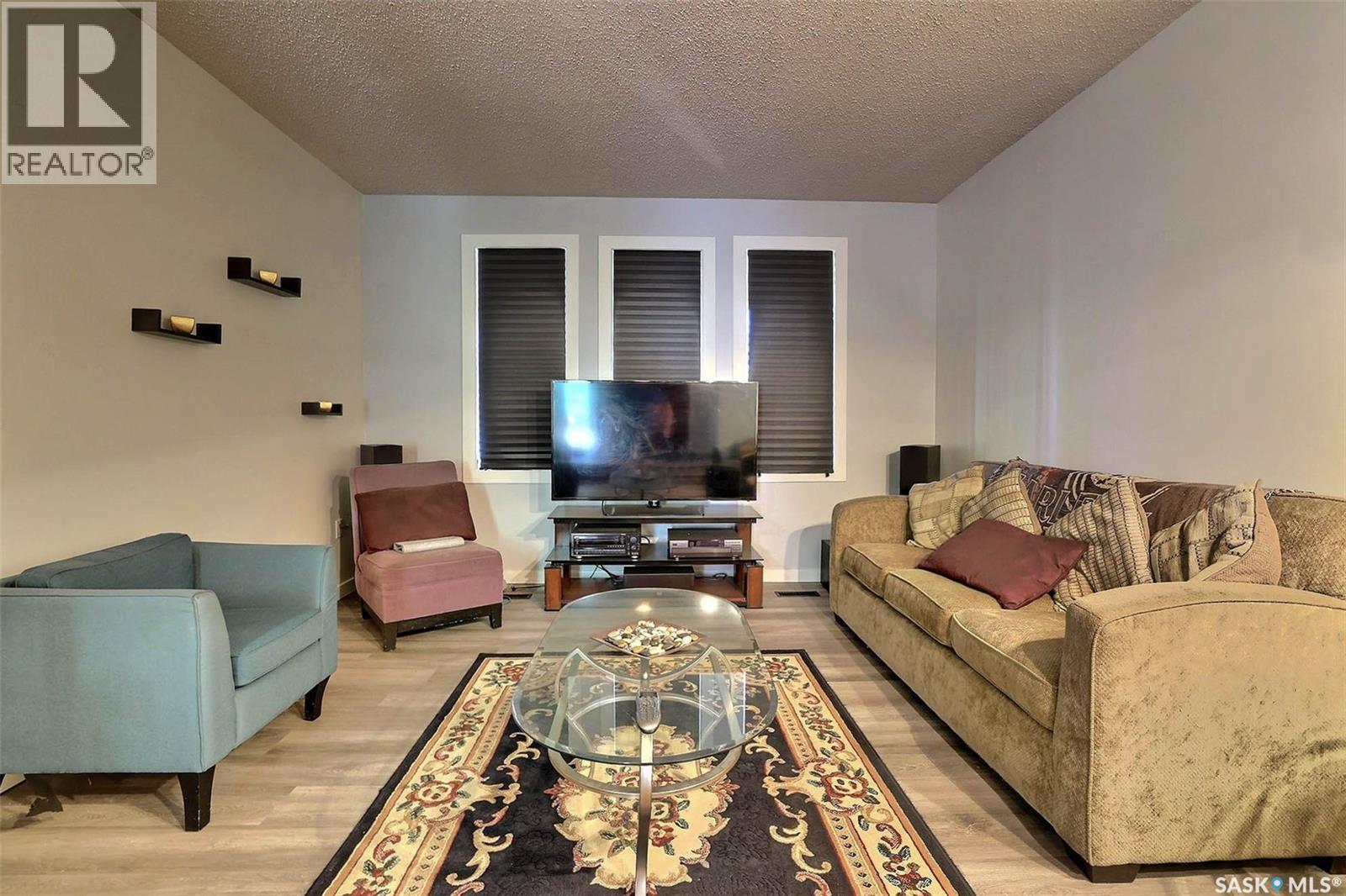 122 Edenwold Crescent, Regina, SK - Indoor Photo Showing Living Room