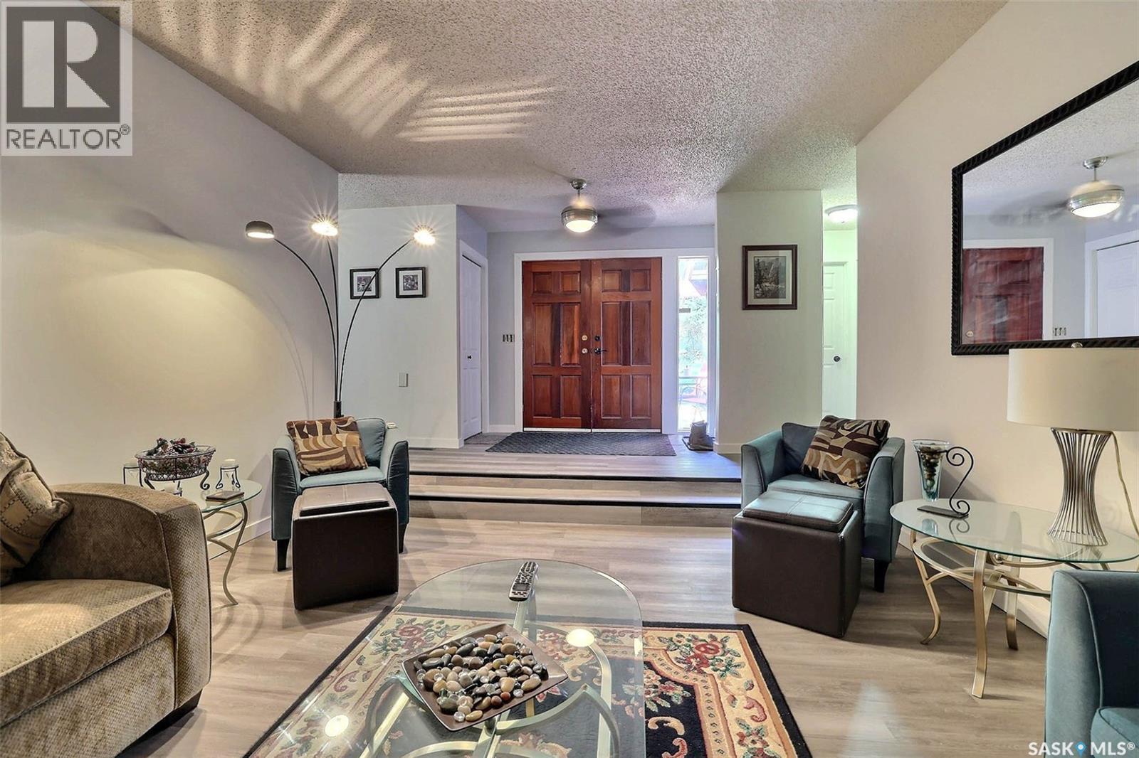 122 Edenwold Crescent, Regina, SK - Indoor Photo Showing Living Room