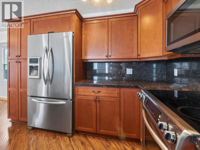 4 Ruby Lane, Whitehorse, YT - Indoor Photo Showing Kitchen