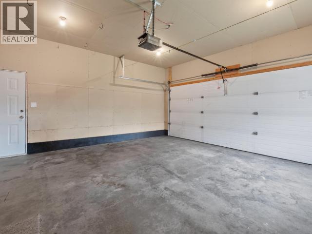 4 Ruby Lane, Whitehorse, YT - Indoor Photo Showing Garage