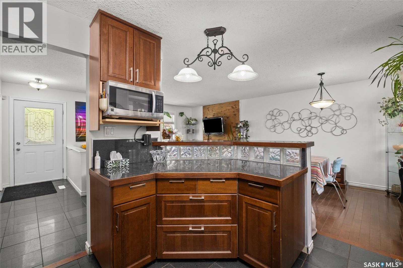 3075 Sherman Drive, Prince Albert, SK - Indoor Photo Showing Kitchen