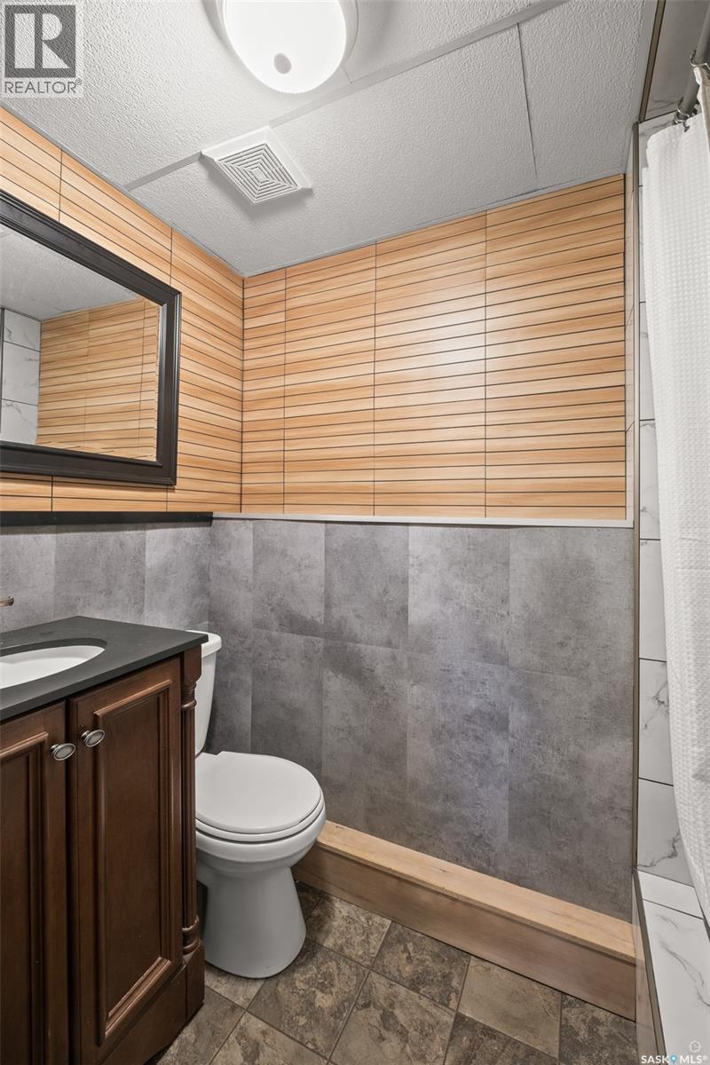 3075 Sherman Drive, Prince Albert, SK - Indoor Photo Showing Bathroom
