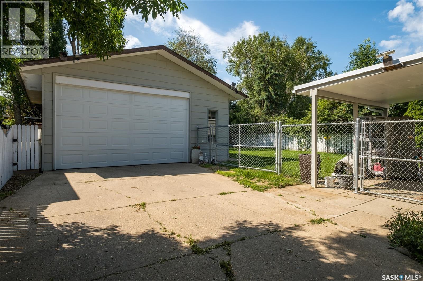 3075 Sherman Drive, Prince Albert, SK - Outdoor