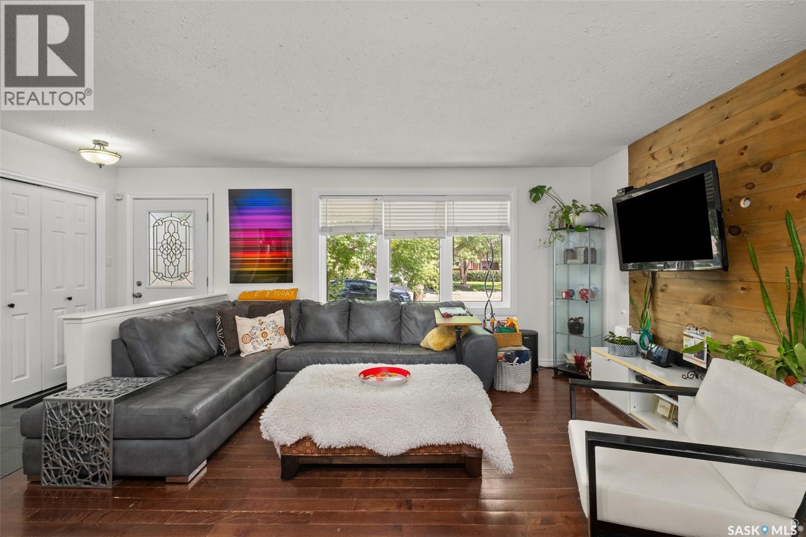 3075 Sherman Drive, Prince Albert, SK - Indoor Photo Showing Living Room