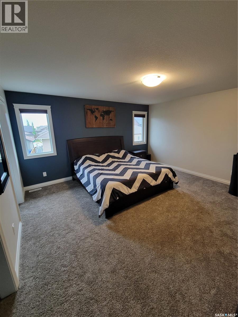 718 Patrick Bay, Saskatoon, SK - Indoor Photo Showing Bedroom