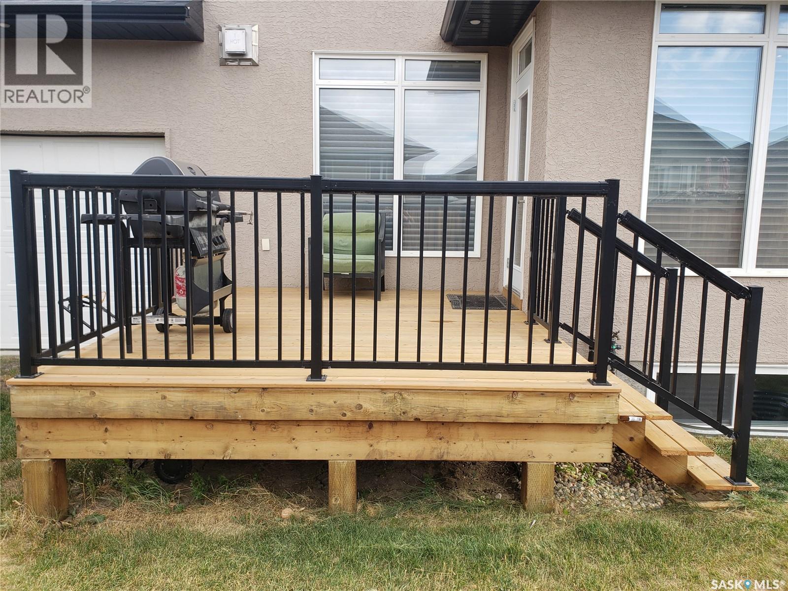 718 Patrick Bay, Saskatoon, SK - With Exterior