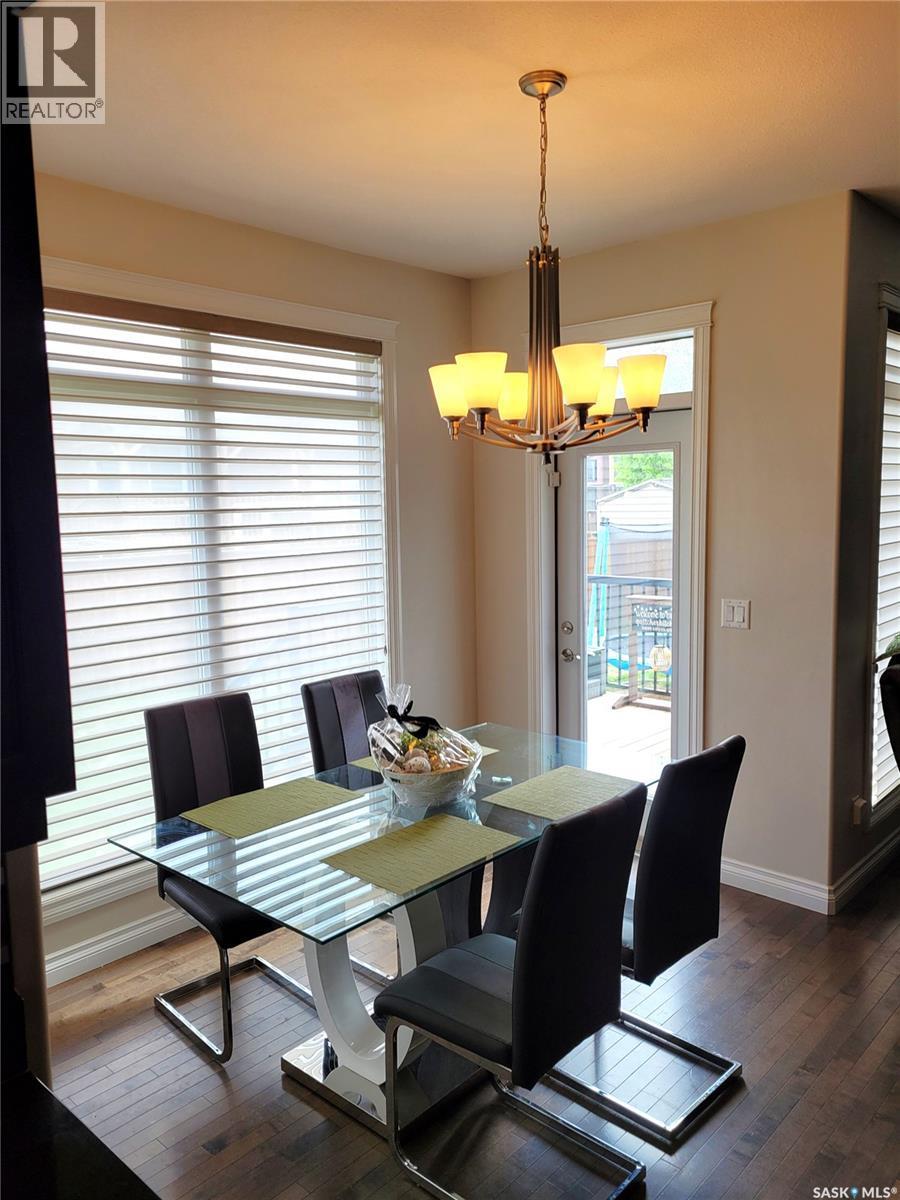 718 Patrick Bay, Saskatoon, SK - Indoor Photo Showing Dining Room
