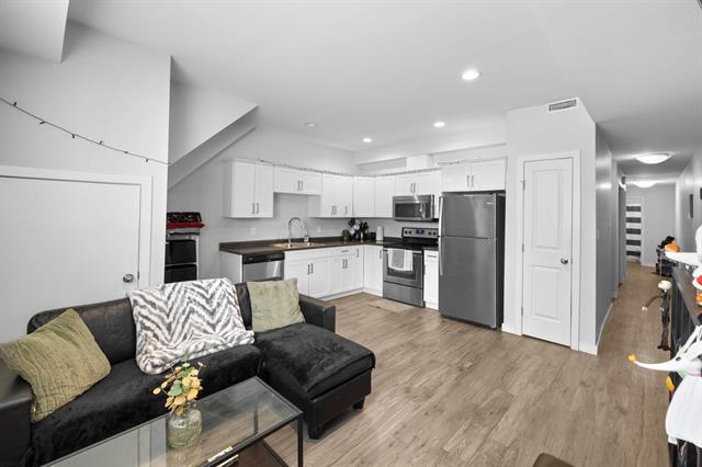 496 Hethrington Ave, Winnipeg, MB - Indoor