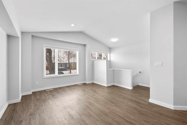 496 Hethrington Ave, Winnipeg, MB - Indoor Photo Showing Other Room